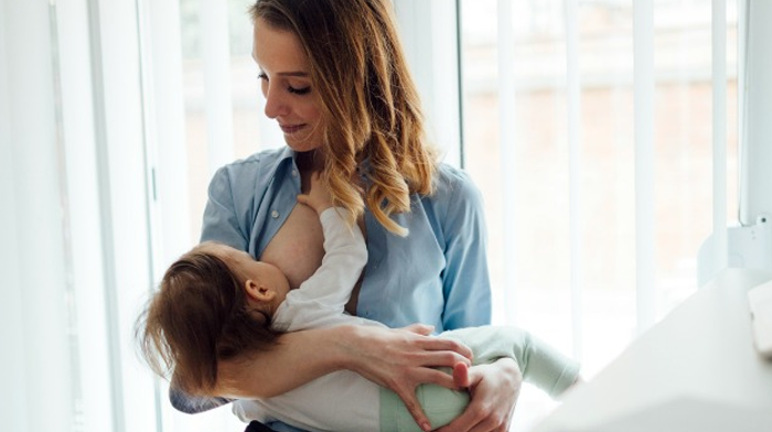 Pentingnya Menyusui Bayi pada Kedua Sisi Payudara